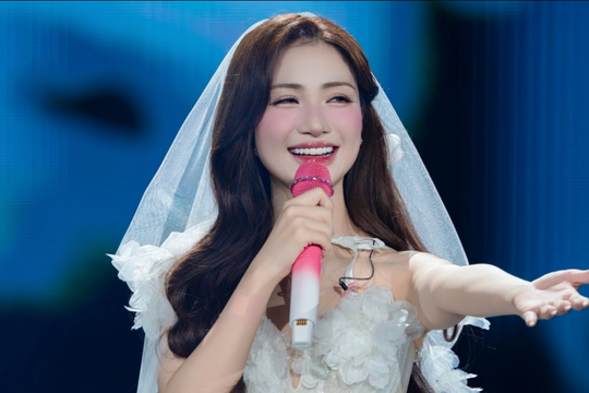 Hòa Minzy tiết lộ thời điểm làm đám cưới với Đại úy Thăng Văn Cương