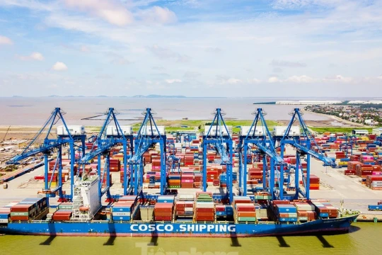 Xung đột Trung Đông đẩy chi phí đường sắt, hàng không và logistics tăng