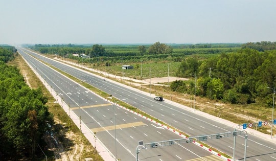 Đồng Nai ra chỉ đạo nóng về tiến độ giải phóng mặt bằng 2 tuyến đường kết nối siêu sân bay Long Thành
