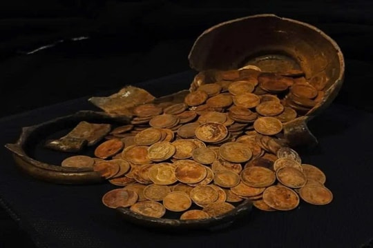 Đào móng ngôi nhà cổ, phát hiện 'hũ vàng' trị giá 6,5 tỷ đồng được chôn từ hơn 100 năm trước
