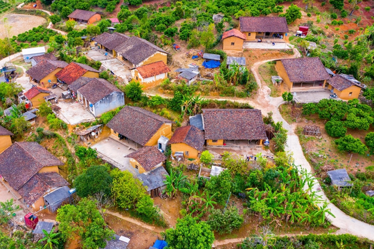 Ngôi làng cổ nơi 'một con gà gáy, hai tỉnh cùng nghe', chỉ cách Hà Nội 2,5 giờ đi xe, được ví von như Lô Lô Chải