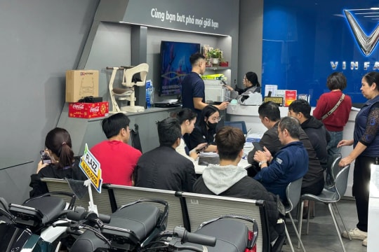 Xe máy điện 'cháy hàng': Showroom bán gấp 3-4 lần, nhiều mẫu xe phải chờ cả tuần mới nhận, đại lý không dám nhận thêm đặt cọc