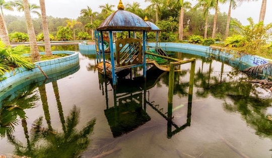 Công viên nước bỏ hoang 15 năm ở miền Trung khiến truyền thông châu Âu kinh ngạc: Khung cảnh ‘hậu tận thế’ hút khách quốc tế