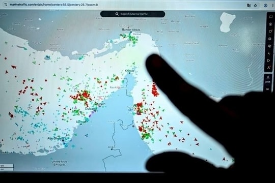 Nhiều 'siêu tàu' chở dầu vẫn rời Iran, băng qua tuyến 'yết hầu năng lượng' thế giới Hormuz để tới trạm trung chuyển lớn của Đông Nam Á
