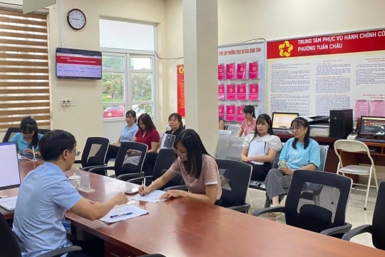Quảng Ninh tạm đình chỉ 4 cán bộ phường do chậm xử lý hồ sơ hành chính