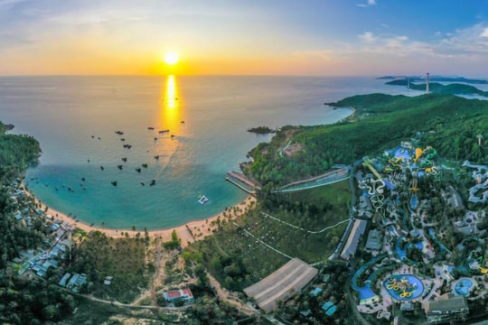 Chưa từng có tiền lệ: 'Đảo Ngọc' của Việt Nam được vinh danh đẹp thứ 2 châu Á, lọt 'tầm ngắm vàng' của giới doanh nhân, đầu tư