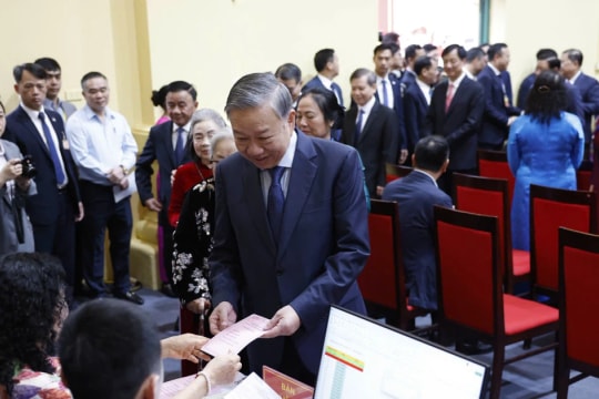 Hình ảnh Tổng Bí thư Tô Lâm cùng lãnh đạo Đảng, Nhà nước thực hiện quyền cử tri