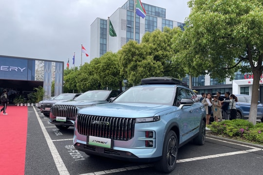 SUV gầm cao cỡ C được tiền đạo Nguyễn Xuân Son thích chỉ tốn 0,84 lít/100km giúp giảm áp lực khi xăng tăng giá: Nhìn bệ vệ, ngập tràn công nghệ, giá nay đã rẻ