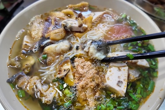 Tô bún riêu 80.000 đồng được TikToker chia sẻ ở chợ Đồng Xuân gây tranh cãi, chủ quán chính thức lên tiếng