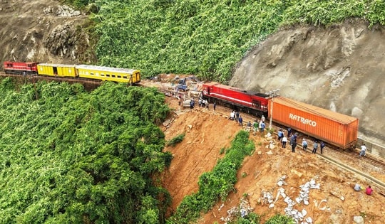 Đường sắt qua đèo đẹp nhất Việt Nam chính thức thông tuyến trở lại