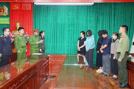 Bắt 4 môi giới bất động sản