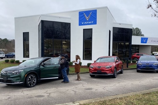 ‘Trùm’ buôn xe Mercedes tại Việt Nam khởi động thương vụ thâu tóm chuỗi phân phối xe VinFast