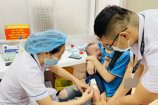 Việt Nam lần đầu cấp phép vaccine phòng tay chân miệng EV71