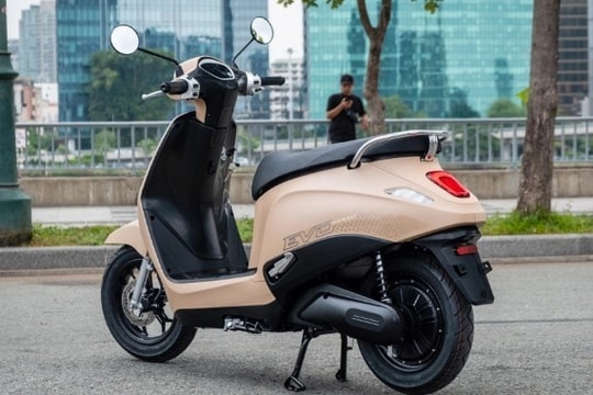 Mẫu xe máy điện của VinFast quảng cáo đi xa tới 262km/1 lần sạc, có chống nước: Người dùng sau 1 tháng trải nghiệm đã tuyên bố thẳng về trải nghiệm