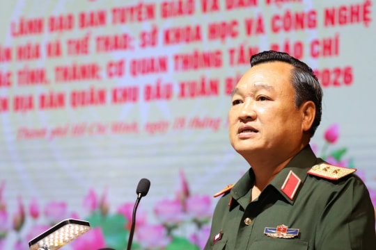 Gần 10.000 cán bộ, chiến sĩ Quân khu 7 được thăng quân hàm, nâng lương trước niên hạn