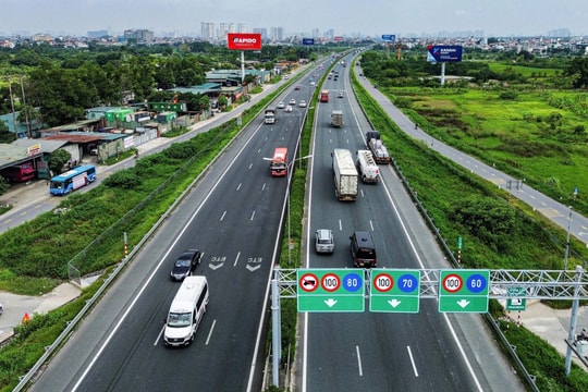 Đi trên cao tốc xe gặp sự cố, tài xế bắt buộc thực hiện thao tác này: Làm sai sẽ bị phạt tới 14 triệu đồng và trừ 6 điểm GPLX