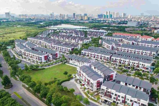 Hàng trăm biệt thự, nhà phố và căn hộ ở TPHCM được cấp sổ hồng