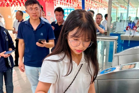 Thẻ vé thông minh giúp tàu điện Hà Nội tăng khách và doanh thu