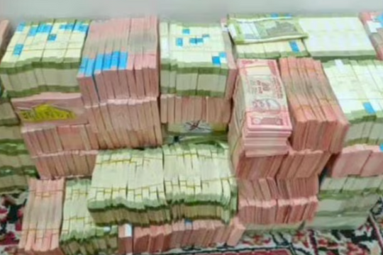 Ấn Độ: Khám xét nhà riêng, thu giữ khẩn cấp gần 3 tỷ đồng tiền mặt của nam doanh nhân