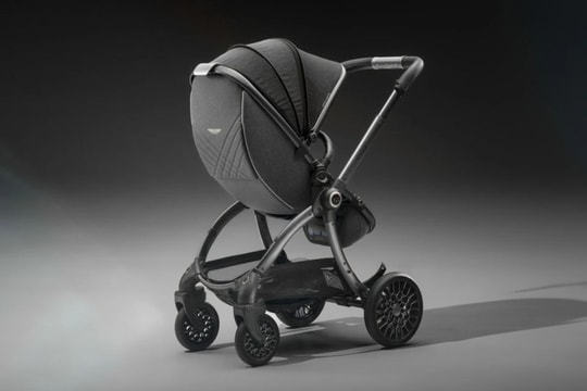 Bỏ 85 triệu đồng tậu xe đẩy Aston Martin egg3: Khi siêu xe thu nhỏ thành cỗ máy di động cho em bé