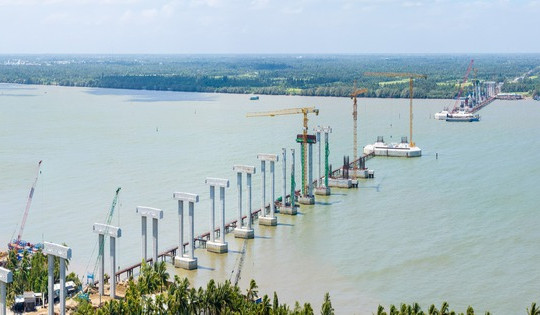Cầu dây văng lớn thứ 2 Việt Nam, thuộc dự án 8.000 tỷ rút ngắn khoảng 80km từ miền Tây đến TP. HCM: Vượt ‘bão giá’, đang ở giai đoạn thi công khó khăn nhất
