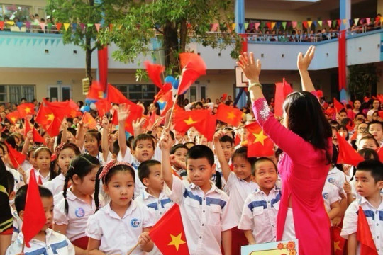 Chủ tịch xã, phường có quyền tiếp nhận và điều động viên chức, giáo viên