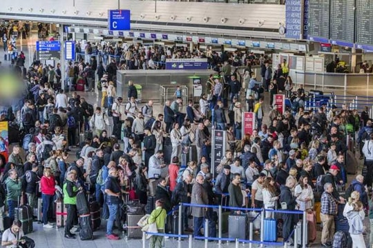Tin cực vui: Một quốc gia xem xét miễn visa đoàn cho du khách Việt