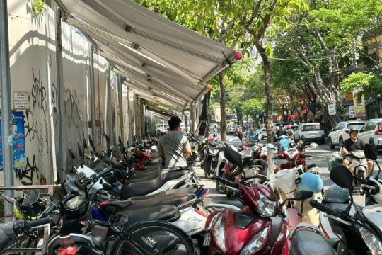Vỉa hè Đà Nẵng trước giờ cấm kinh doanh buôn bán