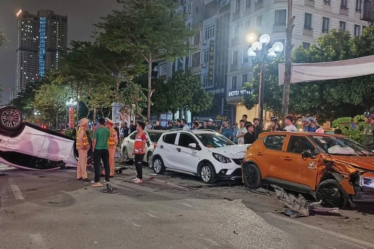 Công an Hà Nội thông tin vụ xế hộp Lexus gây tai nạn liên hoàn
