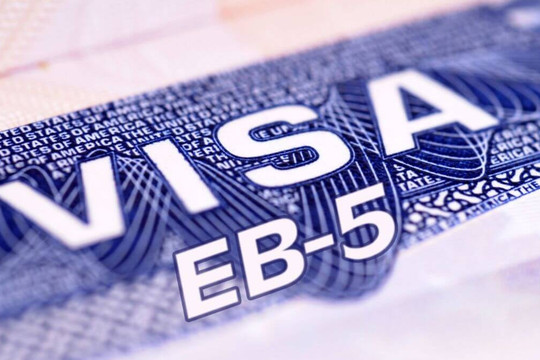 So sánh chương trình Thẻ Vàng Trump với chương trình EB-5: Những khác biệt nhà đầu tư cần hiểu rõ