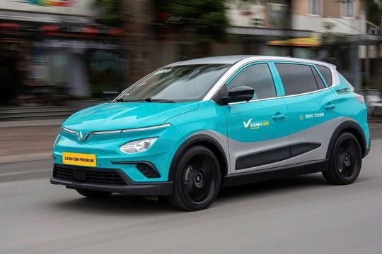 Xanh SM lần đầu tiên nhượng quyền 2.000 xe điện VinFast cho hãng taxi nước ngoài