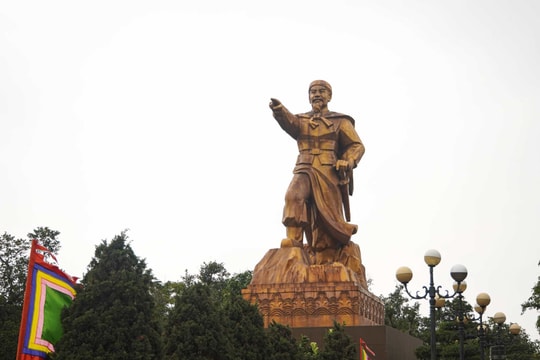 Vị vua chỉ huy trận thủy chiến vĩ đại bậc nhất lịch sử Việt Nam, được thờ tại linh từ nổi tiếng