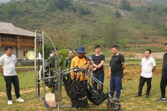 Dù lượn gắn động cơ bị buộc dừng hoạt động ở Tả Van