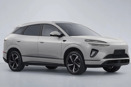 ‘Đấu thẳng’ với Mazda CX-5, Honda CR-V, mẫu SUV chạy xa tới 700km/1 lần sạc có mắt thần 5.0, giá chỉ 500 triệu: Đi xa 100km chỉ tốn 1,1 lít xăng