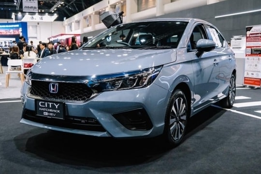 Là 'ông lớn', Honda bán hatchback City e:HEV giá rẻ để người chưa giàu cũng mua được: Thiết kế thể thao khách Việt sẽ thích, vút ga từ 0-100km chỉ trong 9,4 giây, 6 túi khí an toàn
