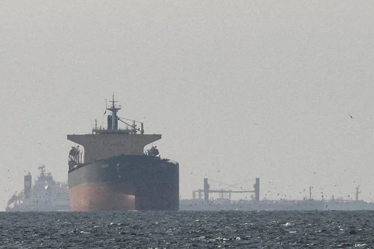 Iran 'bật đèn xanh' cho phép các tàu viện trợ đi qua eo biển Hormuz