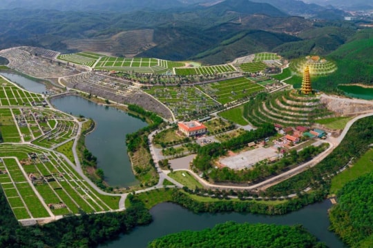 Sôi động thị trường nhà ... 'cõi âm'