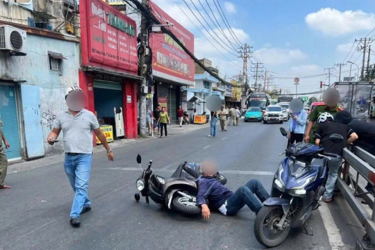 Khởi tố 2 người đánh nhau giữa đường sau va chạm giao thông
