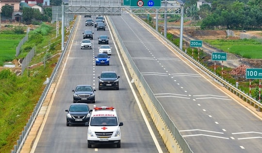 Bộ Xây dựng ra công điện khẩn về tình trạng xâm phạm cáp điện, cáp dữ liệu trên cao tốc Bắc - Nam phía Đông