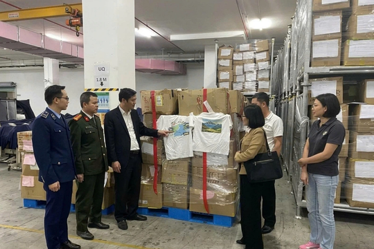 Một doanh nghiệp bị phạt nặng, buộc tiêu hủy 6.000 áo in bản đồ thiếu Hoàng Sa, Trường Sa