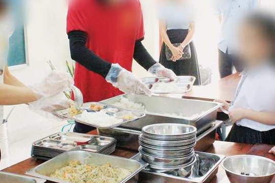 Vụ 'đặc biệt nghiêm trọng' 300 tấn thịt lợn bệnh tuồn vào trường học: Sở GD&ĐT Hà Nội yêu cầu các trường báo cáo gấp