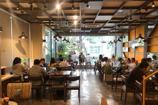 Chuyên gia F&B nói gì về vụ khách ngồi 10 tiếng tại quán cà phê?
