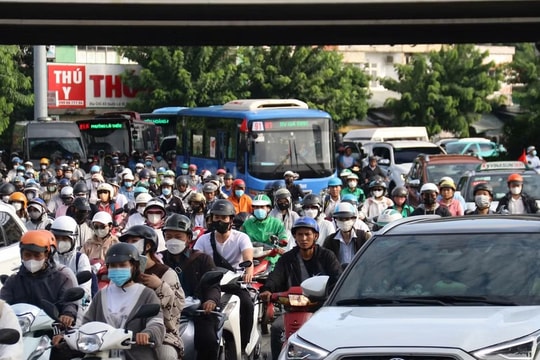 TPHCM miễn phí xe buýt: 'Cú hích' đủ lớn để người dân rời xe cá nhân?