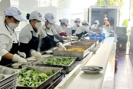 Trường học phải công khai danh sách các đơn vị cung cấp thực phẩm để giám sát