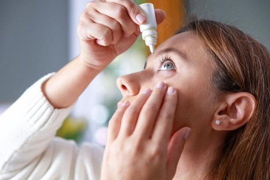 Thu hồi hơn 3,1 triệu chai thuốc nhỏ mắt của 8 nhãn hiệu lớn