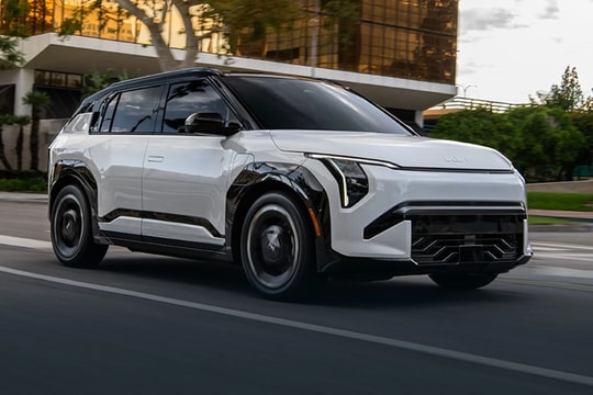 Đánh giá Kia EV3: Mẫu SUV điện cỡ B chạy hơn 500 km một lần sạc có gì để lật đổ xe xăng?