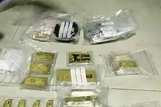 Vali của hành khách chứa 95 thỏi vàng: Một người đàn ông được mời lên làm việc, nguồn gốc thực sự của số vàng khiến nhiều người ‘ngỡ ngàng’