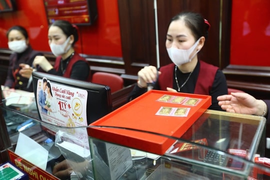 Mua vàng giấy hẹn: Nếu tiệm đóng cửa, người mua có mất trắng?