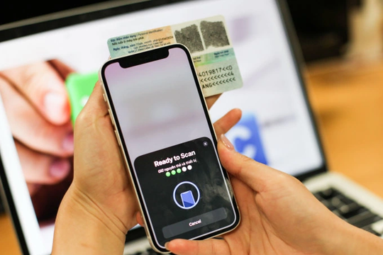 Tiền lương trên 5 triệu đồng bắt buộc phải chuyển khoản: Doanh nghiệp cần thay đổi gì để không bị loại chi phí?