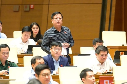 Sao không cho phép chủ tịch xã ủy quyền chứng thực giấy khai sinh, khai tử, chứng nhận kết hôn?